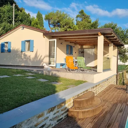 Luna's Seaview - דירה