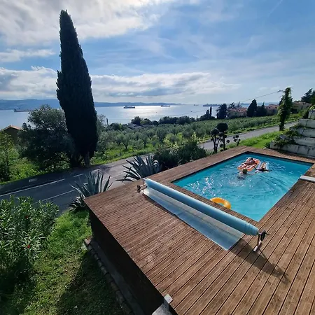 Luna's Seaview - דירה